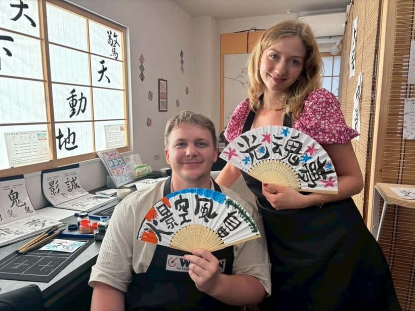 Tokyo:Calligraphy &Make your original folding fan in Asakusa - How Mana teaches beginners and families