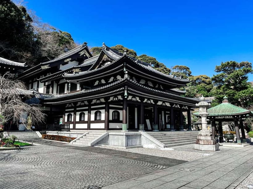 Tokyo: Day Trip to Kamakura in Spanish - Spanish - Hase-dera and the stories behind the temple