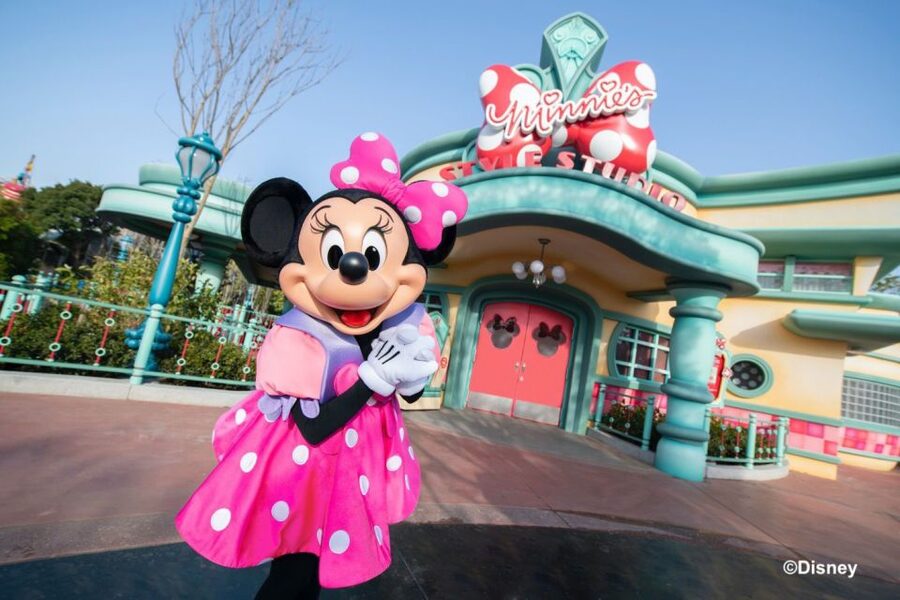 Tokyo Disneyland 1-Day Passport - Getting through the gate with your phone