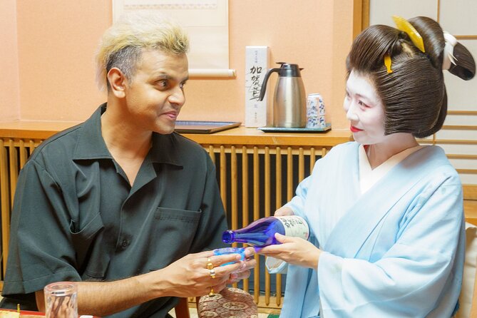 Tokyo: Exclusive Geisha Dinner Experience - Music, conversation, and the role of the guide
