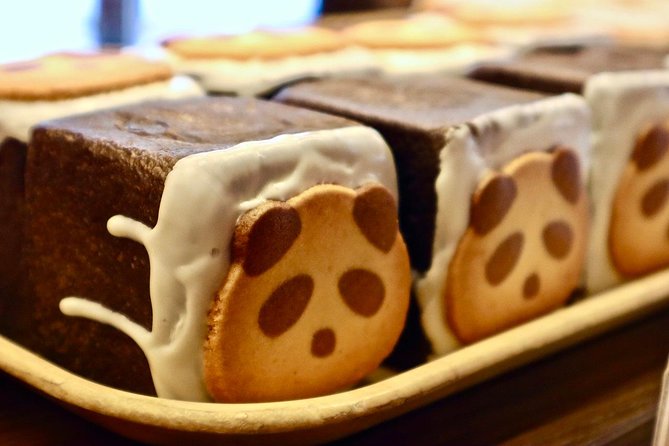Tokyo: Food Tour in Ueno with 10+ Tastings of Japanese Classics - A Buddhist site with a quieter mood