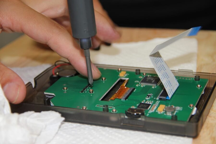 Tokyo: Gameboy Mod Workshop at Akihabara - Taking apart the classic DMG-01