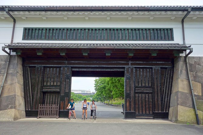 Tokyo Guided Small-Group Biking Tour - Omotesando, Roppongi Hills, and Aoyama Cemetery