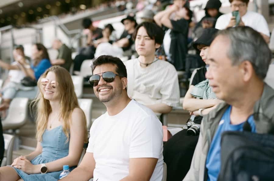 Tokyo: Horse Racing Tour with Local Fan - Between races: food, drinks, and people-watching