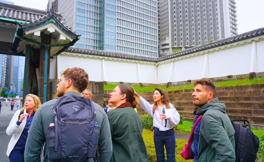 Tokyo: Imperial Palace Japanese History Walking Tour - What you will not see