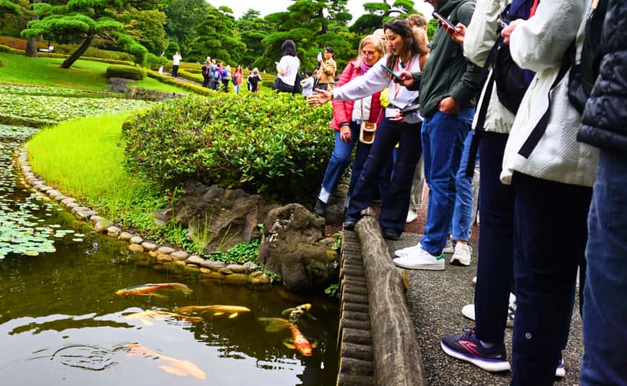 Tokyo: Imperial Palace Japanese History Walking Tour - Passing through Otemon Gate