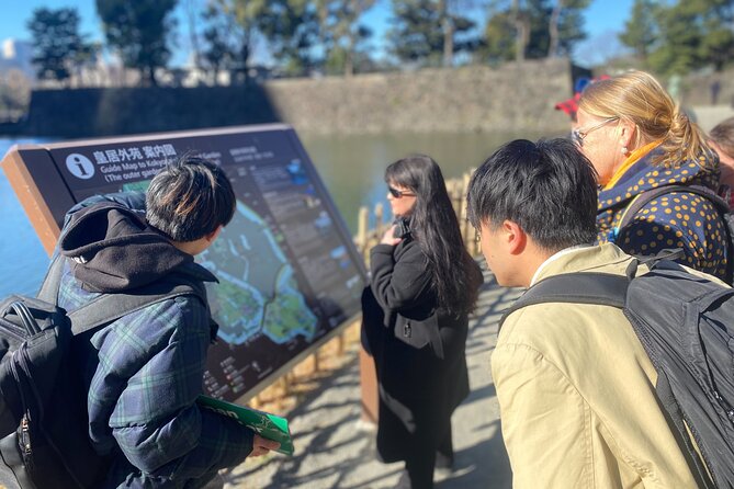 Tokyo Imperial Palace with Kagurazaka Alley Tour - Why the guide matters on this particular route