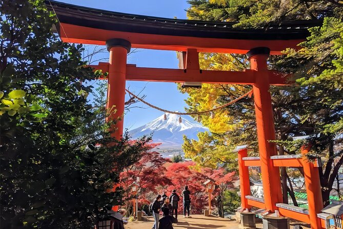 Tokyo: Instagram-Worthy Mt Fuji & Lake Kawaguchiko Day Trip - The Lawson Kawaguchiko Photo Stop