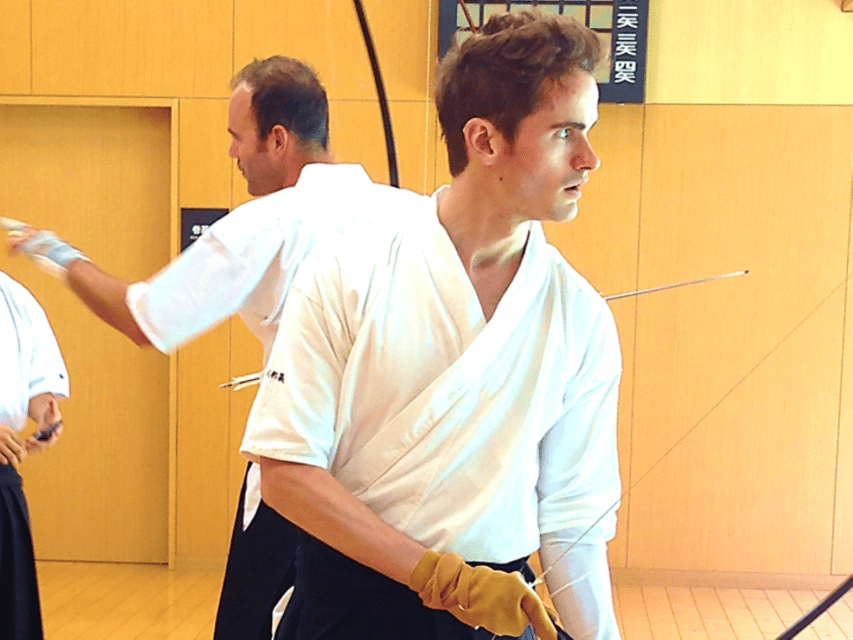 Tokyo: Japanese Archery (Kyudo) Experience - Putting on the dōgi and getting fitted