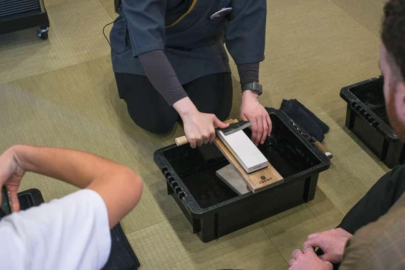 Tokyo: Knife Making Workshop (Sharpening, Engraving) - Why the staff make such a difference