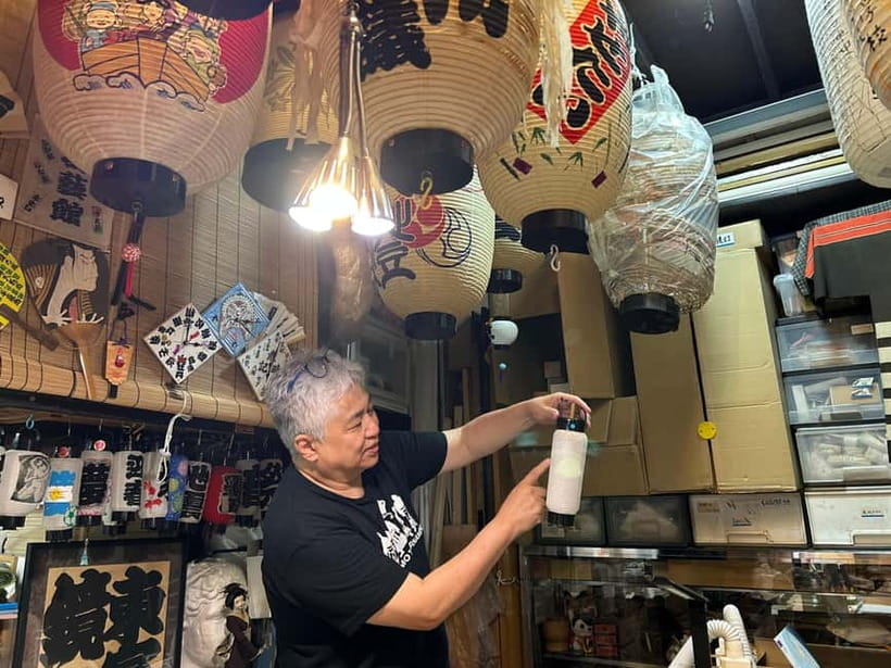 Tokyo: Making a Lantern Workshop in Asakusa with a Craftsman - Entering a 100-year-old lantern atelier