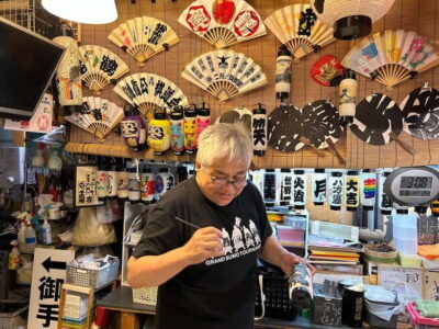 Making a Lantern Workshop in Asakusa with a Craftsman
