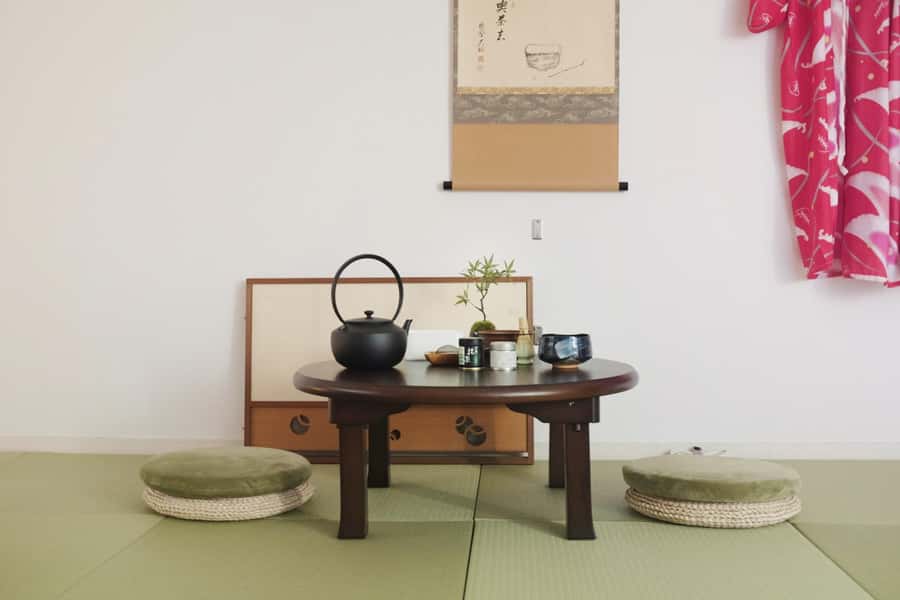 Tokyo: Matcha and Kimono Experience - Choosing and wearing the easy kimono
