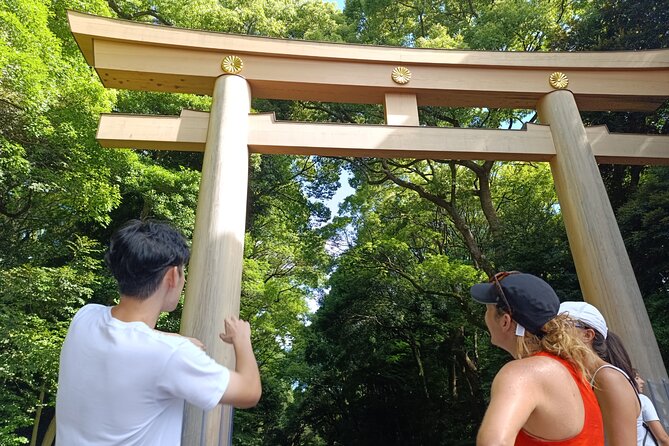 Tokyo: Meiji Shrine and Shinto Culture Walking Tour - Why Meiji Jingu works so well for a short tour