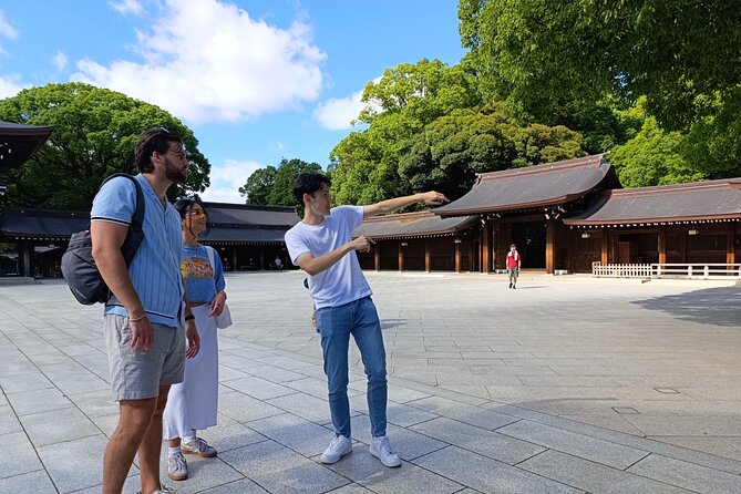 Tokyo: Meiji Shrine and Shinto Culture Walking Tour - The enormous torii and the meaning of arrival