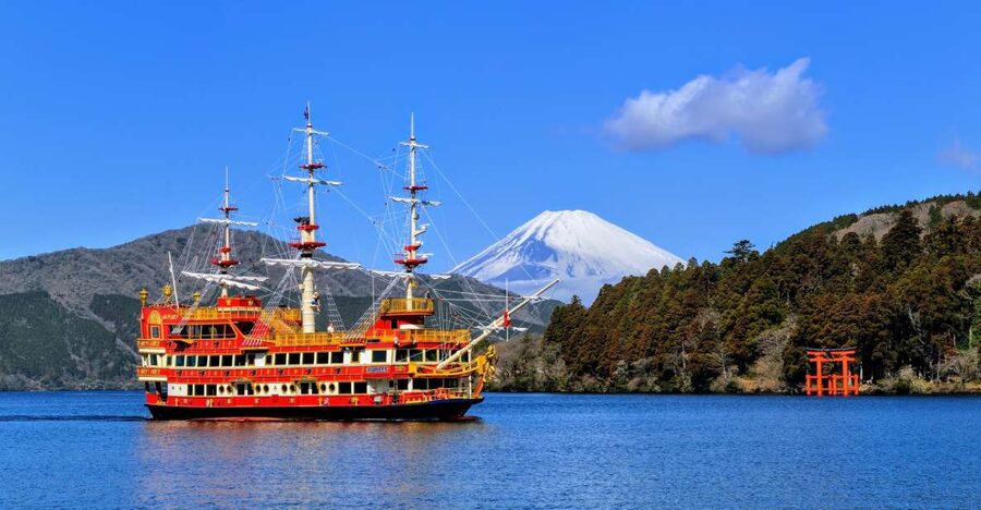 Tokyo: Mt. Fuji 5th Station & Hakone Cruise 1-Day Bus Tour - Buffet lunch and a Japanese garden