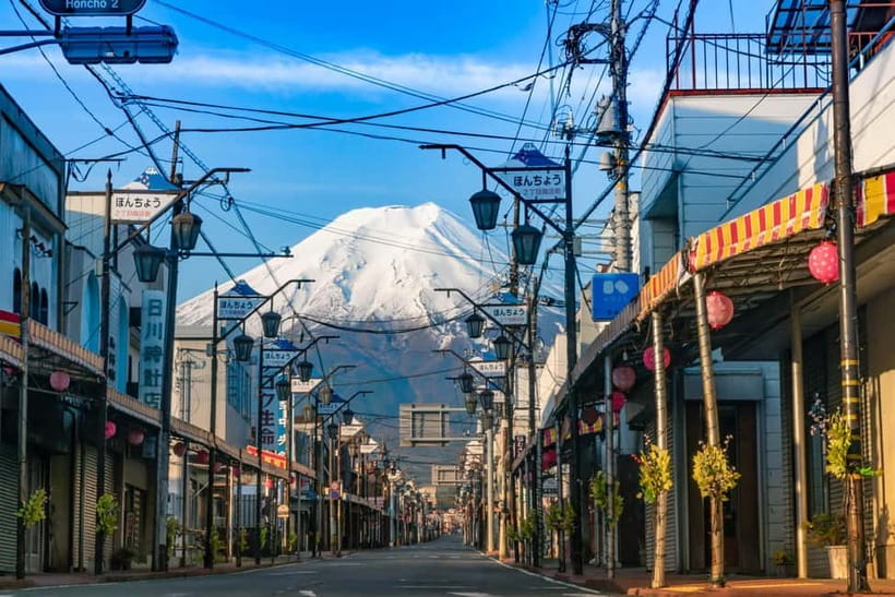 Tokyo: Mt. Fuji, Arakurayama Sengen Park, Oshino Hakkai Tour - Oishi Park and Lake Kawaguchi, weekdays only