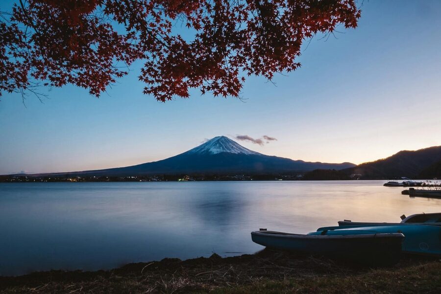 Tokyo: Mt. Fuji & Lake Kawaguchi Private Tour with Transfer - Chureito Pagoda and the photograph everyone wants