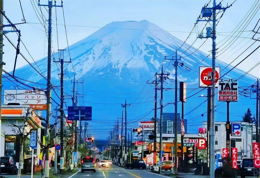 Tokyo: Mt Fuji Lake Kawaguchi & Yamanaka Hot Spring Day Tour - Oishi Park and the seasonal Fuji frame