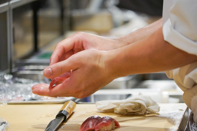 Tokyo Night Foodie Tour in Shinjuku - Seasonal Sushi, Wagyu Beef - Why this Shinjuku food tour works well