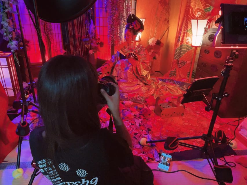 Tokyo: Private Makeover Photography Studio in Luxury Kimono - Private studio photography with real posing help