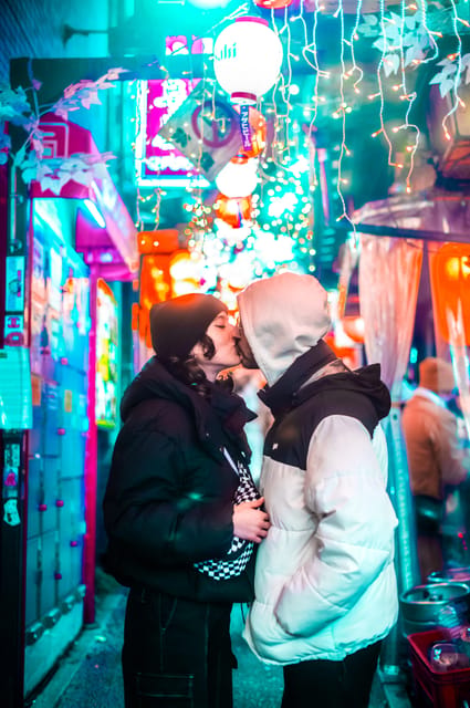 Tokyo Private photo tour with Nightstreet Neon photographer - Daytime, seasonal, and kimono options