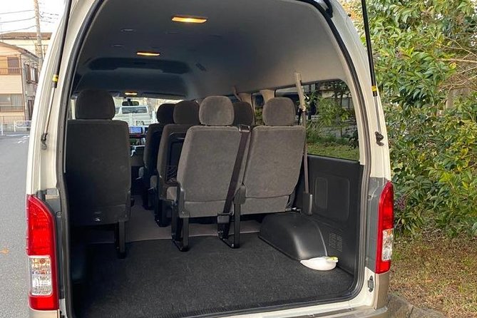 Tokyo private transfer to Haneda Airport (HND) - Meeting your driver outside a Tokyo hotel