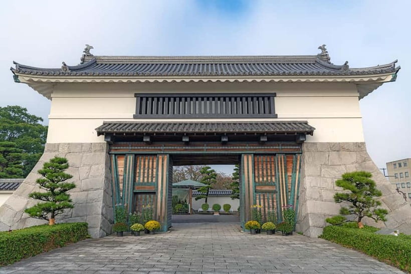 Tokyo: Pvt. Tour - Edo Castle & Imperial Palace East Gardens - Should you book the East Gardens tour?