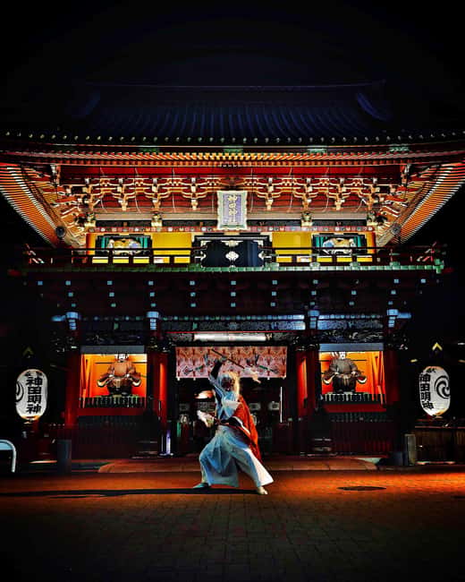 Tokyo: Samurai Entertainment Night Show in Kanda Shrine - Entering Kanda Myojin after dark