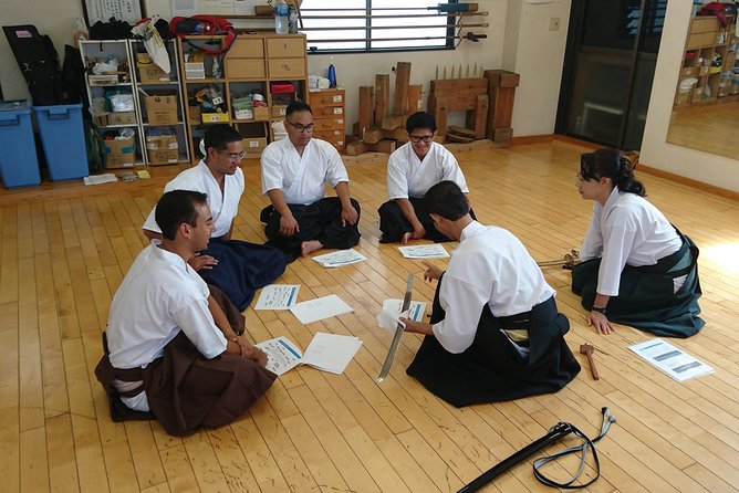 Tokyo:Samurai sword and archery class from a samurai descendant - Gekken sparring and defensive timing