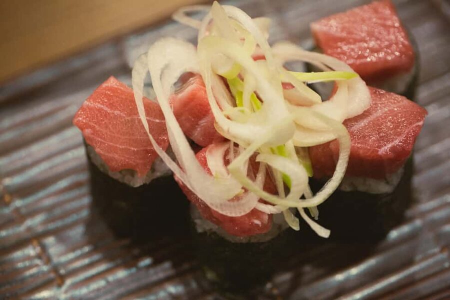 Tokyo: Shinjuku Izakaya and Golden Gai Bar Hopping Tour (2h) - Why Shinjuku works so well for an evening food tour