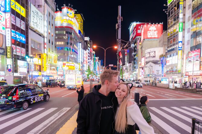 Tokyo Shinjuku Night Photo Tour with Pro Gota - Hanazono Shrine, a quiet pause in the city