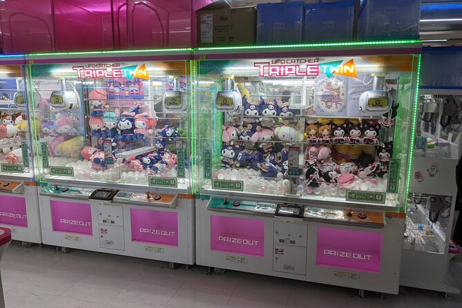 Tokyo Shinjuku Night Tour with Pachinko Gaming Experience - What the guide adds to a short tour