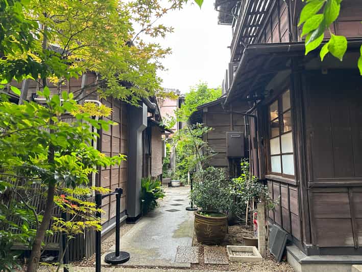 Tokyo:Stroll in Old traditional culture towns~Yanaka & Nezu - Why Yanaka feels so different from central Tokyo