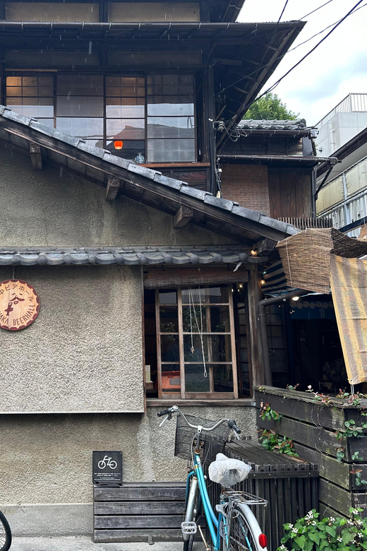 Tokyo:Stroll in Old traditional culture towns~Yanaka & Nezu - Yanaka Ginza: food, shops, and the everyday Tokyo stop