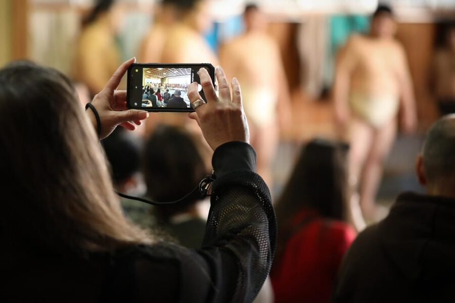 Tokyo: Sumo Morning Practice with journalists. Not fake show - The photo opportunity after practice