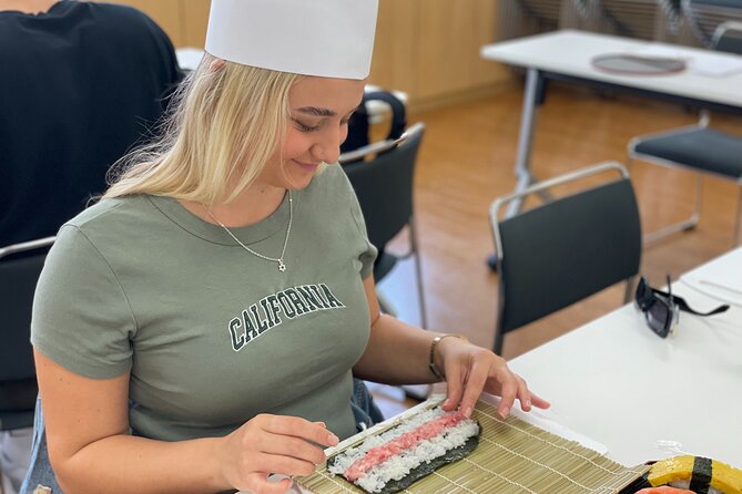 Tokyo Sushi Making Class in Tsukiji with Professional Chef - The Traditional Classroom and Group Size