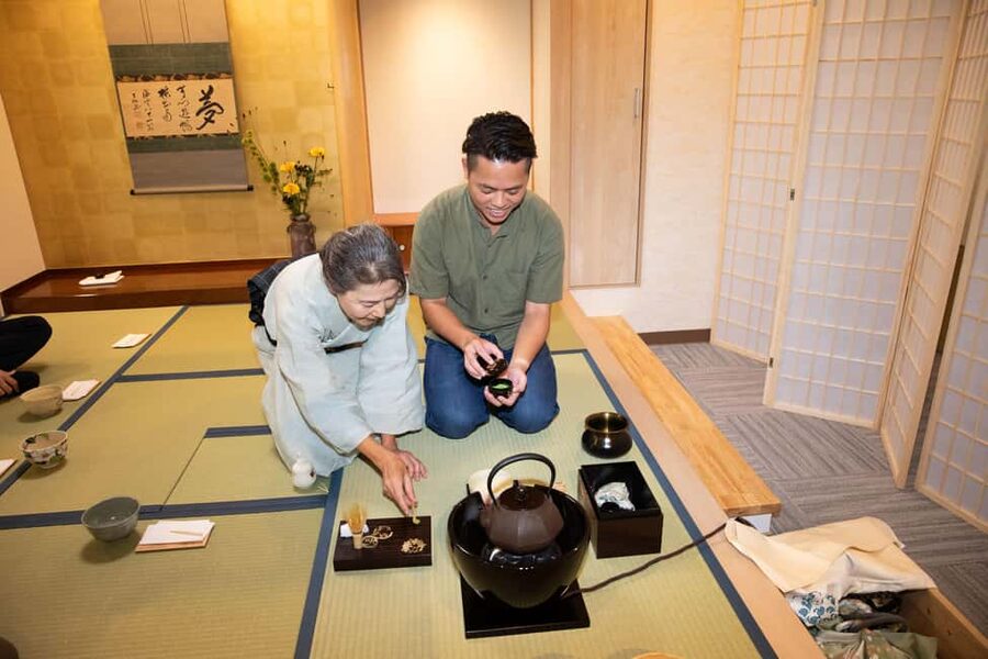Tokyo: Tea Ceremony Experience in Asakusa - Watching each step of the ceremony
