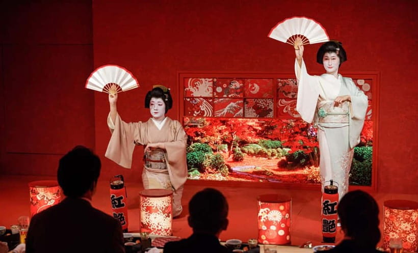 Tokyo: Traditional Geisha Experience Show & Japanese Dinner - Settling into the crimson zashiki room