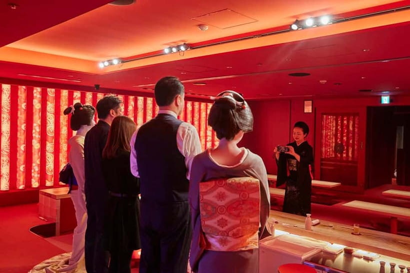 Tokyo: Traditional Geisha Experience Show & Japanese Dinner - Photos, etiquette, and practical limits