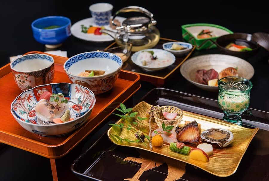 Tokyo: Traditional Japanese Performing Arts Show and Dinner - Should you book SUIGIAN?
