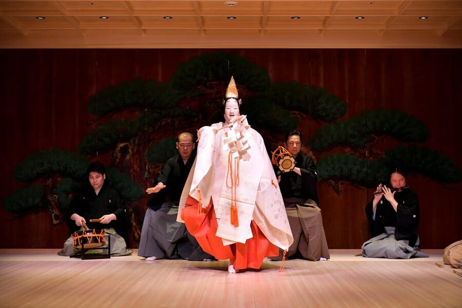 Tokyo: Traditional Japanese Performing Arts Show and Dinner - Kagura and nihon-buyo change with the date