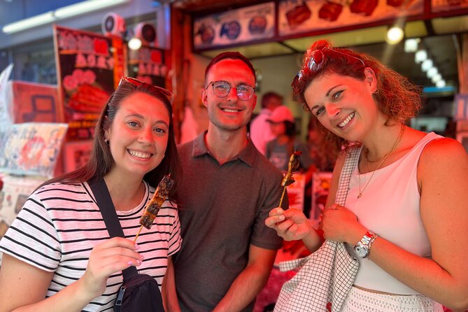 Tokyo: Tsukiji Fish Market Food and Walking tour - The guides are a major part of the value