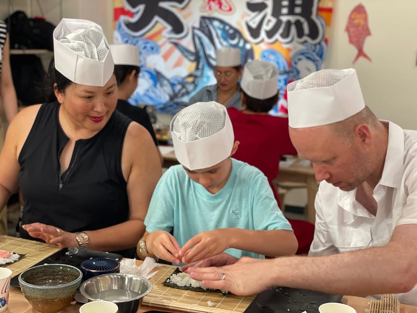 Tokyo: Tsukiji Fish Market Sushi Making Class with Pro Chef - Learning the difference between nigiri and maki