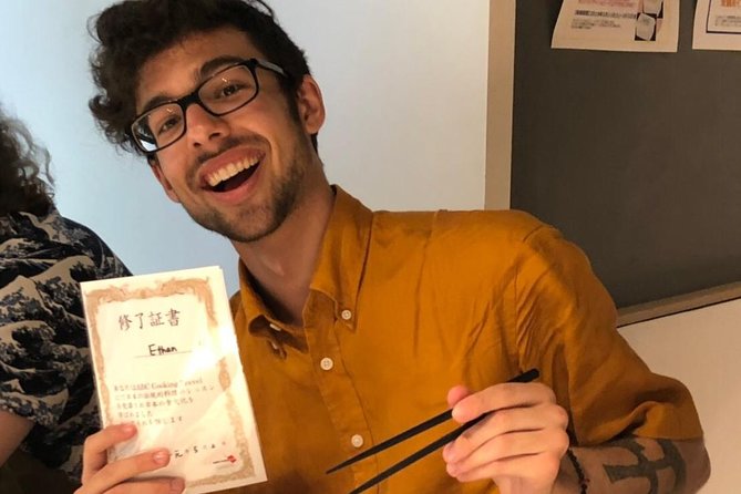 Tokyo Tsukiji Fish Market Tour and Sushi Making Lesson - Eating your own Japanese lunch