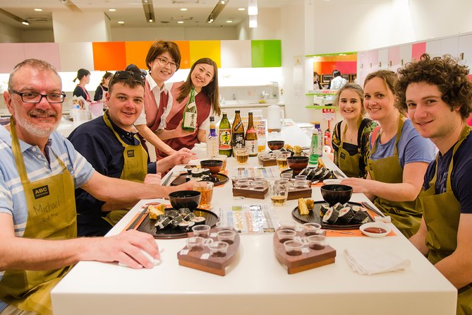 Tokyo Tsukiji Fish Market Tour and Sushi Making Lesson - Walking Tsukiji Outer Market for about an hour