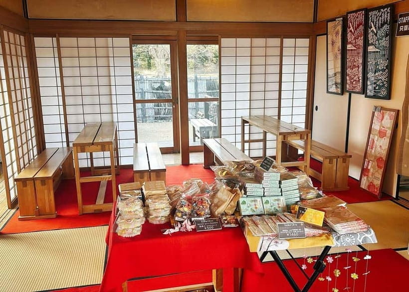 Tokyo: Tsukiji Market and Hama-rikyu Gardens Guided Tour - The 15-minute walk to Hama-rikyu