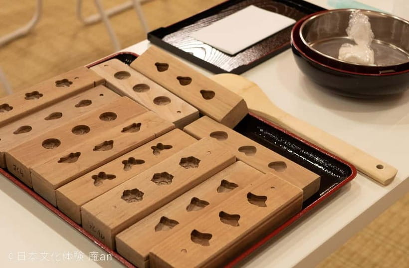 Tokyo: Two Types of Japanese Sweets Making and Tea Ceremony - Eating your sweets with the tea