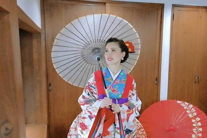 Traditional Japanese Costumes "Kimono", "Yukata", "Ryuso", "Photograph Course "Hair Set & Lipstick & Kimono & Photography" - Hair, Lipstick, and the Dressing Process