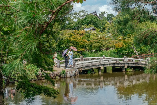 Treasures of Kyoto: Geishas & Traditions Private Tour - Yasaka Shrine and the story of Kyoto’s old avenues